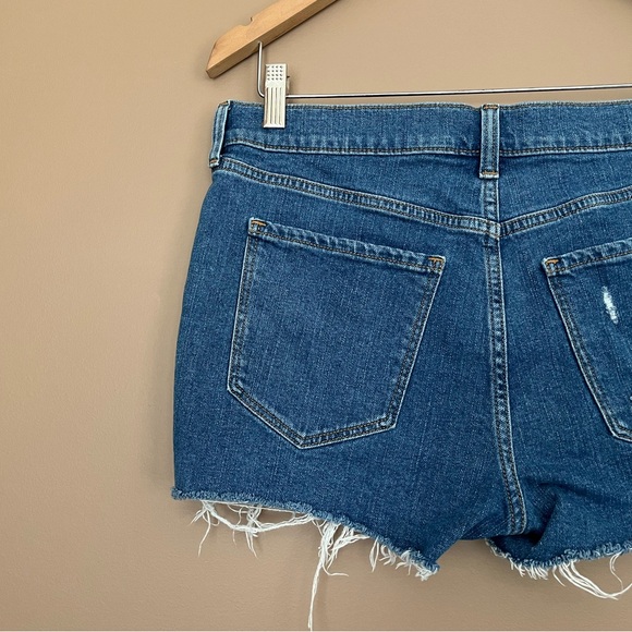 {Old Navy} Boyfriend Distressed Mid-Rise Jean Shorts in Blue - Womens 8 - Picture 5 of 10